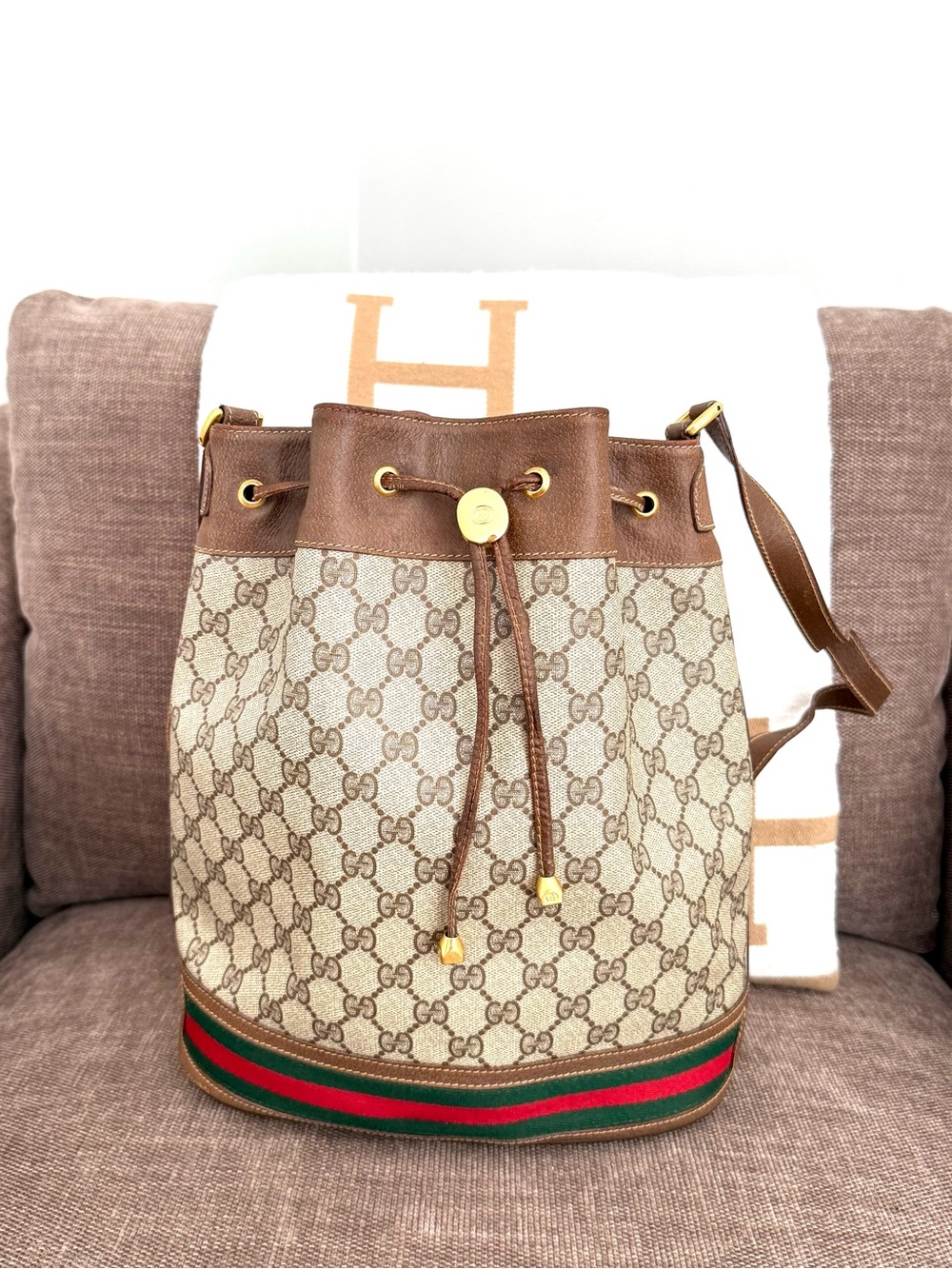 Gucci authentic brown monogram coated canvas Bucket Bag brown leather - Picture 2 of 16